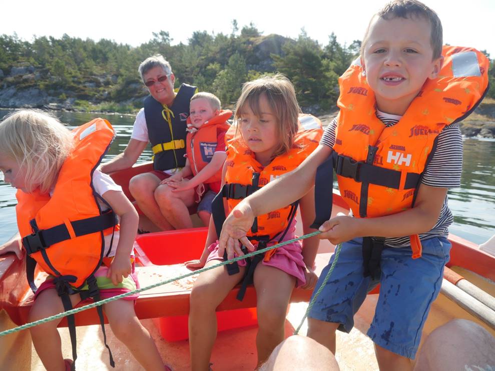 Et bilde som inneholder person, himmel, utend�rs, oransje

Beskrivelse som er generert med sv�rt h�y visshet