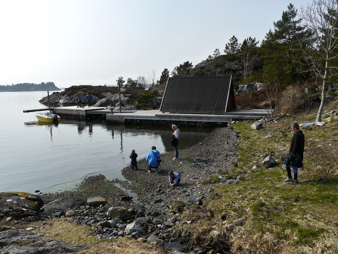 Et bilde som inneholder utend�rs, himmel, vann, gress

Beskrivelse som er generert med sv�rt h�y visshet