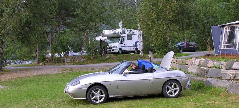 Veien bak ble etterhvert full av skuelystne folk