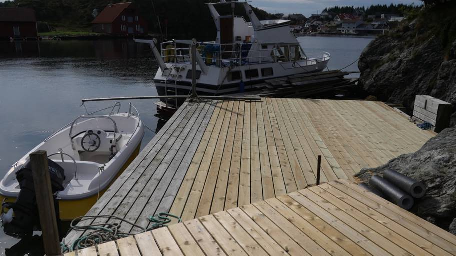 Et bilde som inneholder utend�rs, vann, himmel, b�t

Beskrivelse som er generert med sv�rt h�y visshet