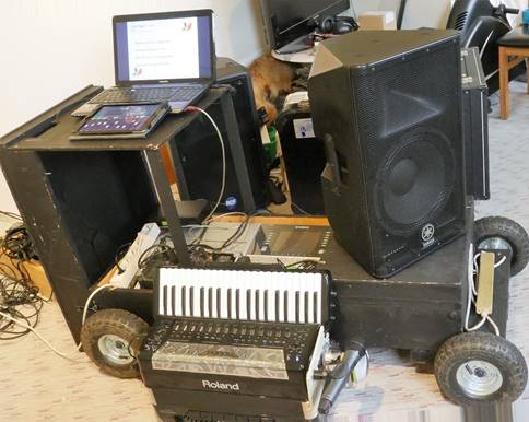 Et bilde som inneholder innend�rs, bord, bakke

Beskrivelse som er generert med sv�rt h�y visshet