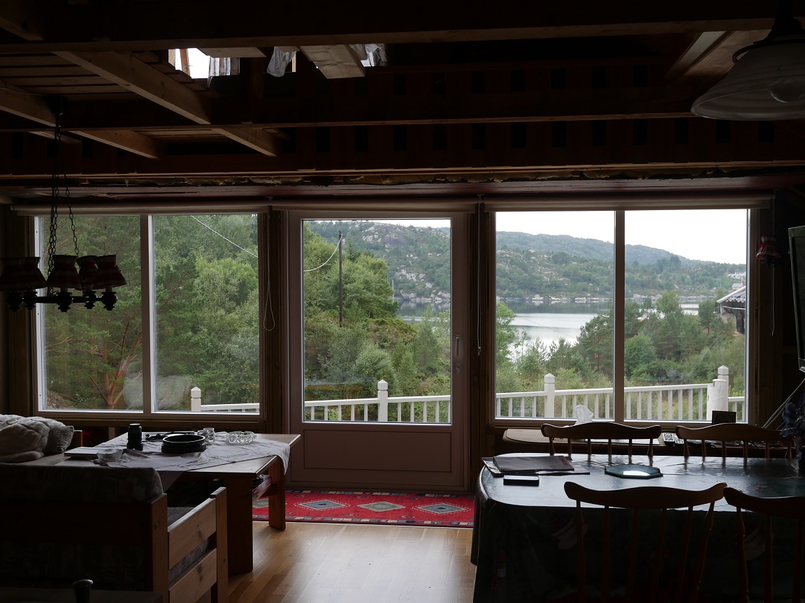 Et bilde som inneholder vindu, innendørs, tak, rom
Beskrivelse som er generert med svært høy visshet