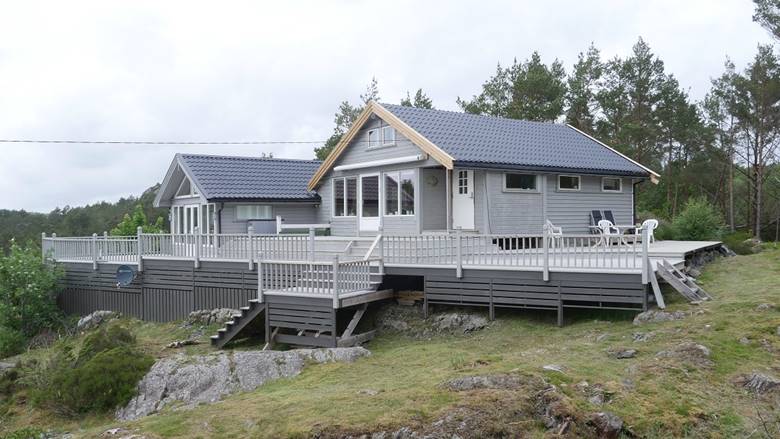 Et bilde som inneholder gress, utend�rs, tre, himmel

Beskrivelse som er generert med sv�rt h�y visshet